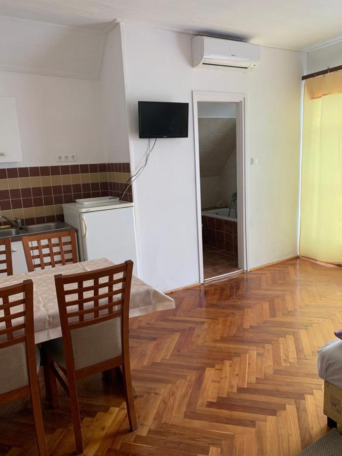 バラトンレッレKriszta Apartmanhazアパートメント エクステリア 写真
