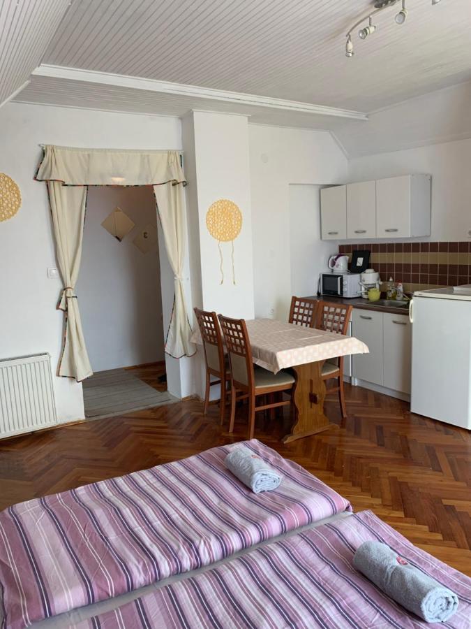 バラトンレッレKriszta Apartmanhazアパートメント エクステリア 写真