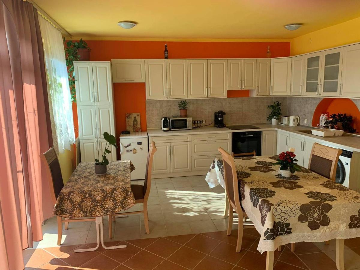 バラトンレッレKriszta Apartmanhazアパートメント エクステリア 写真